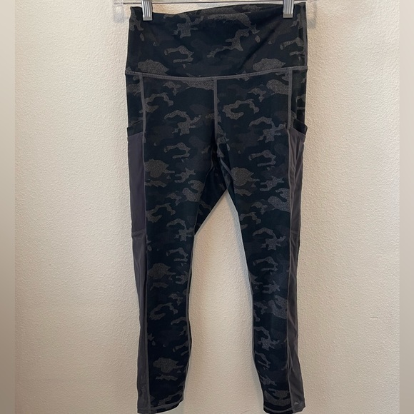 Fabletics Powerhold Leggings - Picture 2 of 7